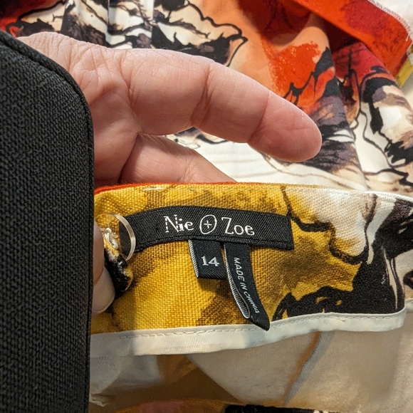 Nie & Zoe cotton Spandex Skirt. Floral Pattern. Yellow, brown, cream, orange . - Picture 2 of 5